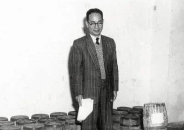 蒋介石|国民党败退大陆时,蒋介石究竟带走了多少黄金?统计让人惊讶!