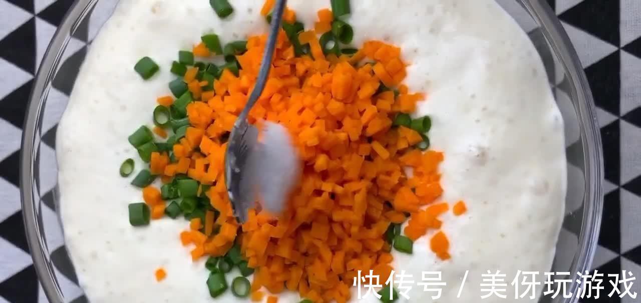 早餐饼最简单的做法，不揉面不发面，香酥诱人咸香适中