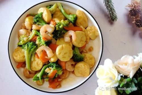  家里有老人和孩子，年夜饭推荐这道菜，做法简单营养好，清爽鲜嫩