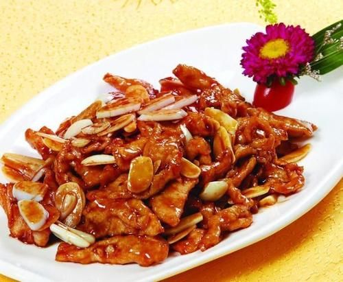 美食推荐：家常炖鸡翅，麻辣豆腐丝，蒜爆肉片，大盘鸡的做法