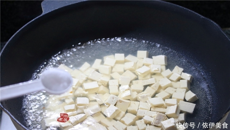 肉糜|天凉了,家人三天两头馋此菜,香辣嫩滑热乎乎,下饭又美味