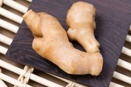 身体|男人经常吃生姜,身体会收获4个好处,吃生姜还需注意2点