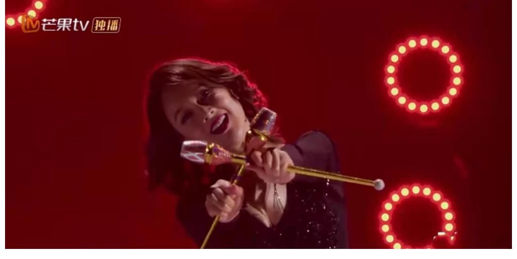 《功勋》里的左小青积极投身妇女事业,比在浪姐2舞台上飒太多了