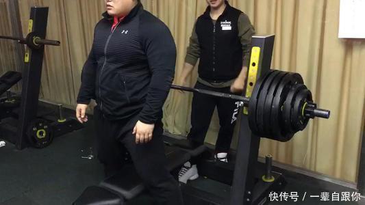 重量|健身男孩太壮了,穿上衣服都藏不住,怎么做到穿衣显瘦、脱衣有肉