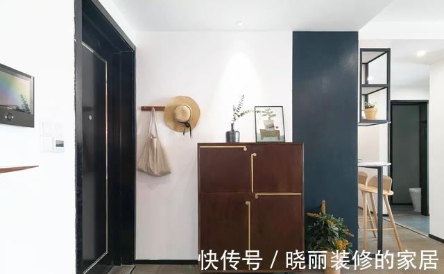 收纳柜|被她家的76㎡新房惊艳了,电视墙改造成收纳柜,走廊砌吧台藏冰箱