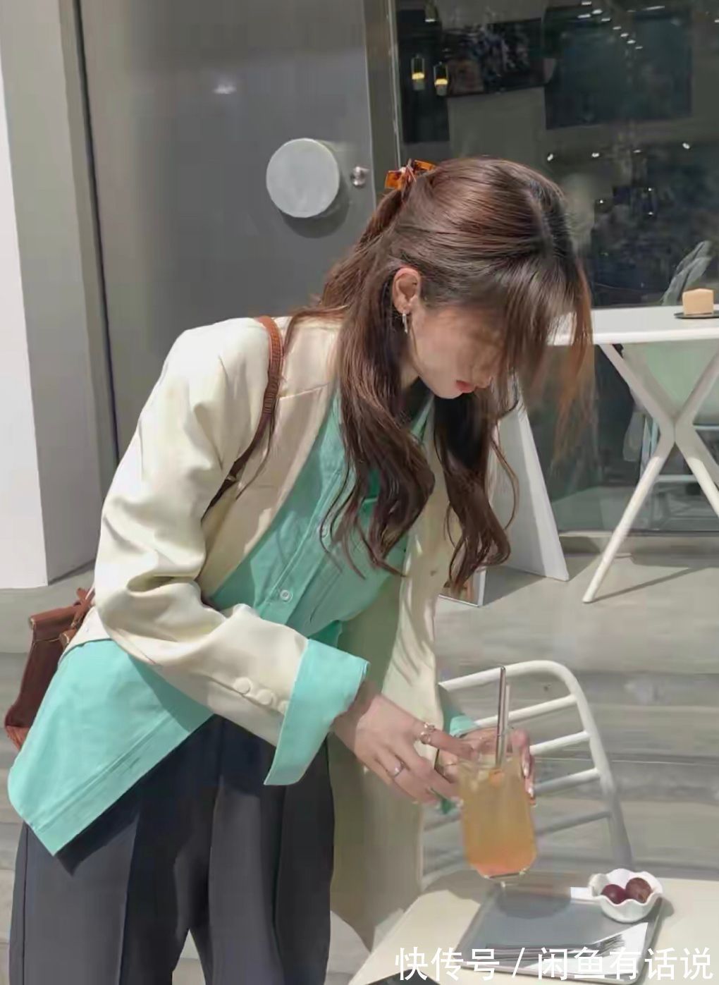 穿搭 春天穿西装该配裤子还是裙子?看韩国博主示范就知道,差别有点大