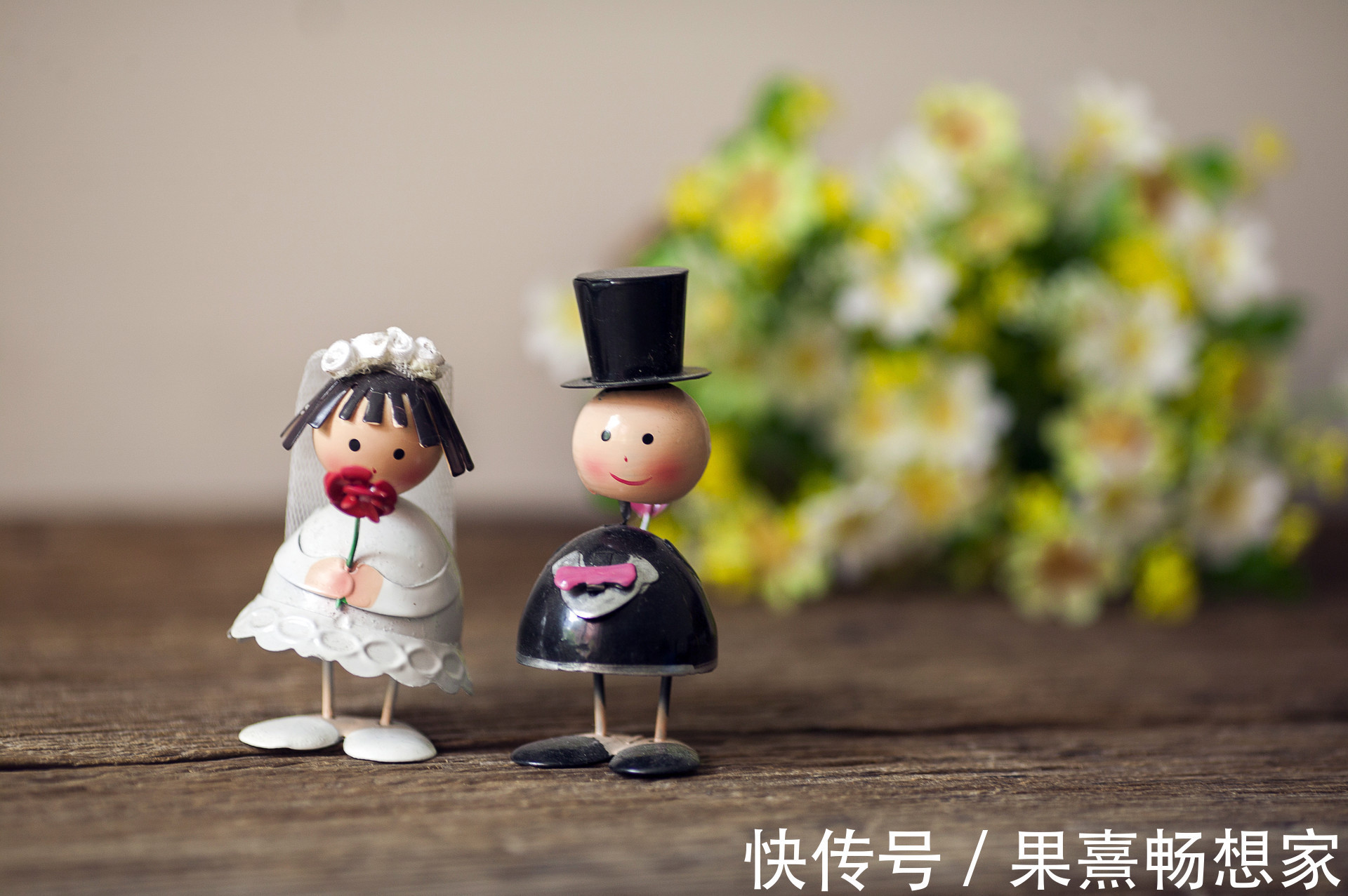 母亲|“我们只有五万块了,你还想做什么”“给我买套房”