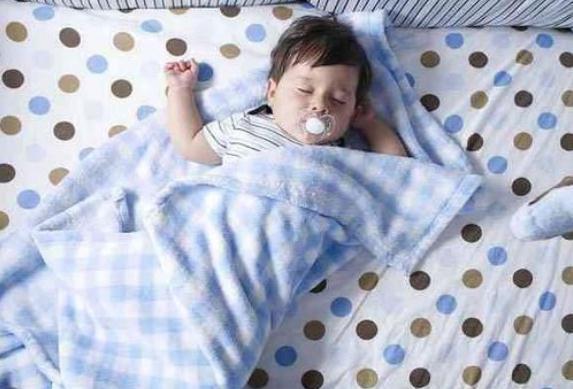 热毯|冬天照顾孩子,家长要避开5个错误做法,以为做得对实则伤娃