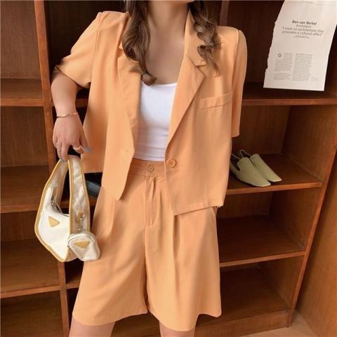 正式感|可甜可酷还超有范儿的西装短裤套装,时髦中带着一点小正式