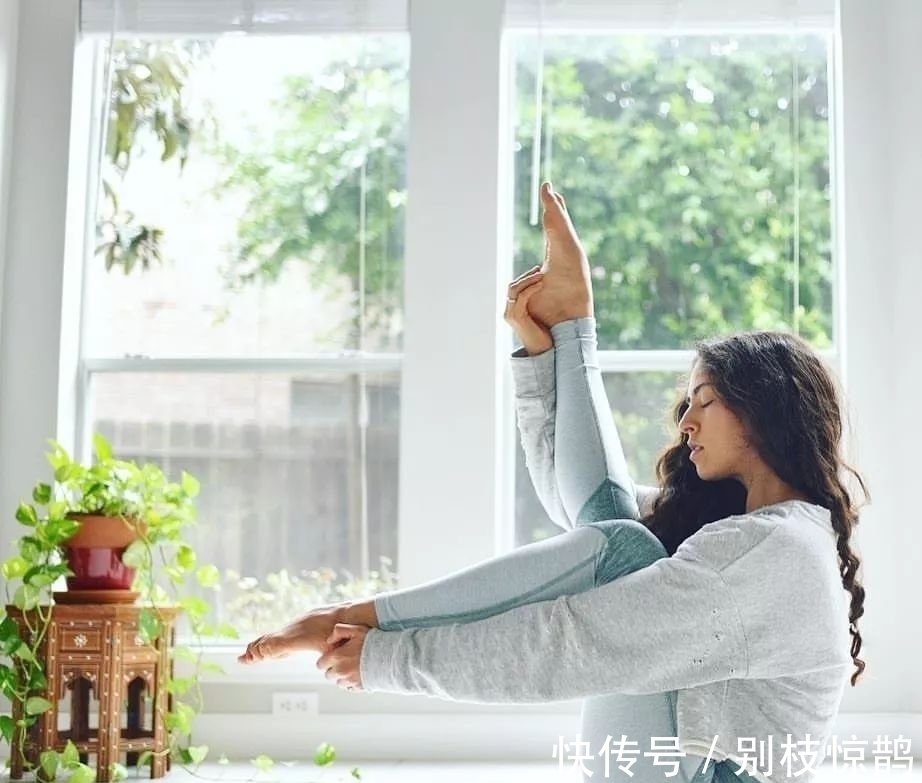 护肤品|每天瑜伽1小时，胜过千元护肤品！