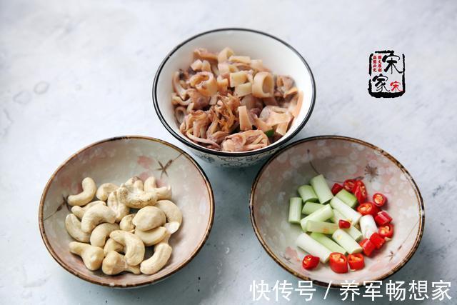 芹菜|秋天，这海鲜超肥美，45元一斤，炒芹菜太好吃了