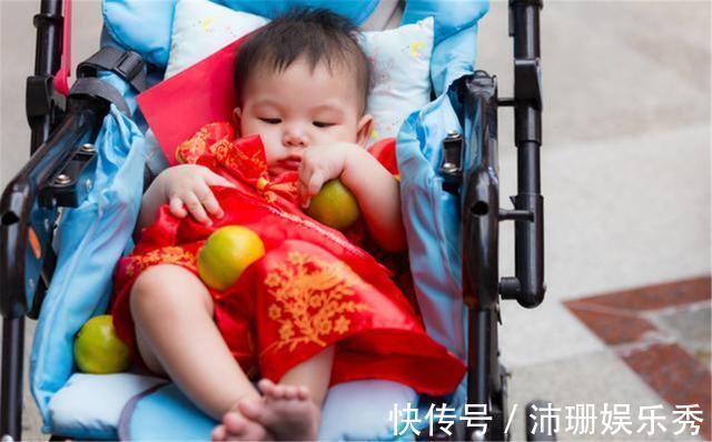 脊椎|宝宝没到这个月龄最好不要坐婴儿车,脊椎可能会受伤,父母别大意