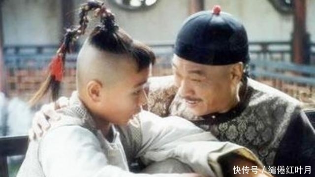 皇帝出一对联谁对谁当状元, 众人直摇头, 路边一乞丐立马说: 我来