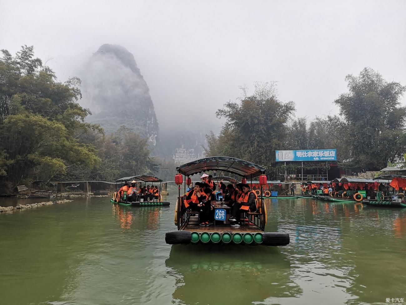 德天大瀑布好壮观，青山碧水的的自然风光无限美好！