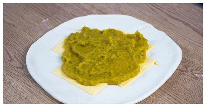 无需油炸,健康又美味的紫薯饼,一口下去会爆浆,简单几步就搞定