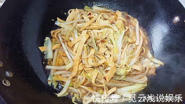 做法|白菜炖干豆腐这样做才好吃，做法简单，经济实惠，好吃又下饭