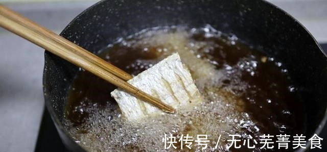 酱油煮太刀鱼真的太好吃了，鱼肉鲜嫩无比，这是我吃过最好吃的菜！