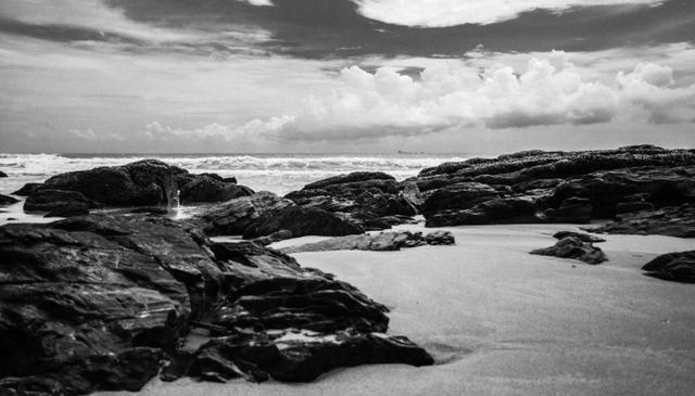 军长|他是第65军首任军长,海边钓鱼遭遇不测,调查死因的公安也身亡