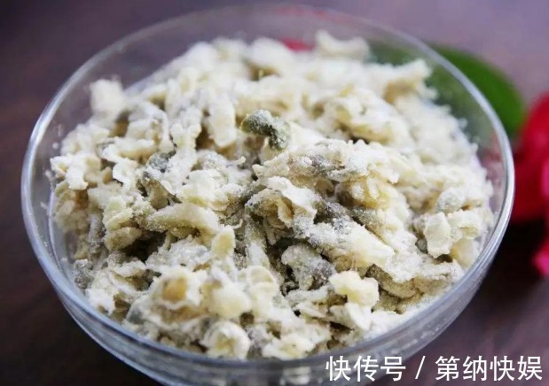 蒸槐花|蒸槐花，不要直接裹面粉，学会正确做法，蒸好不成坨，松散好吃