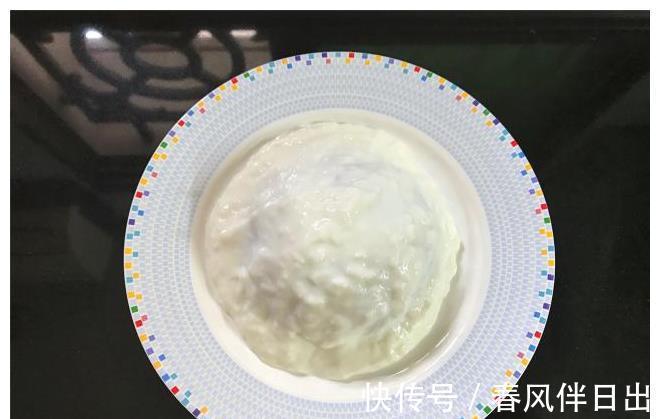 天气|天气转凉，酸奶别再直接吃，做成快手早餐，营养又饱腹，全家都爱