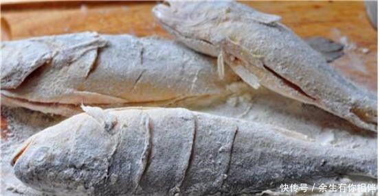 不管煎什么鱼，煎鱼前多做一步，鱼皮不破不粘锅，肉嫩还入味！