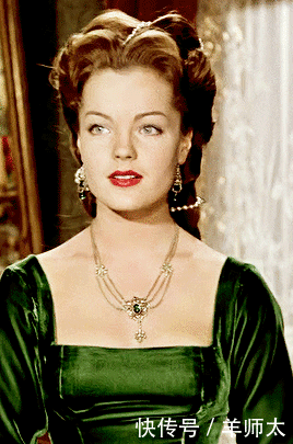 茜茜公主才是“发量王者”,栗色头发像斗篷一样,光亮又浓密