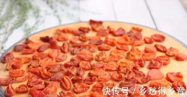 教你做酸酸甜甜的杏干，储存时间久，味道还好！