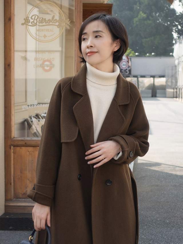 针织衫 优雅与身材无关,气质女人更适合“大衣+针织衫”,冬季穿刚刚好