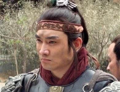 梁山@此人位列梁山五虎将,却阴狠歹毒反复无常,最后死无全尸算是报应