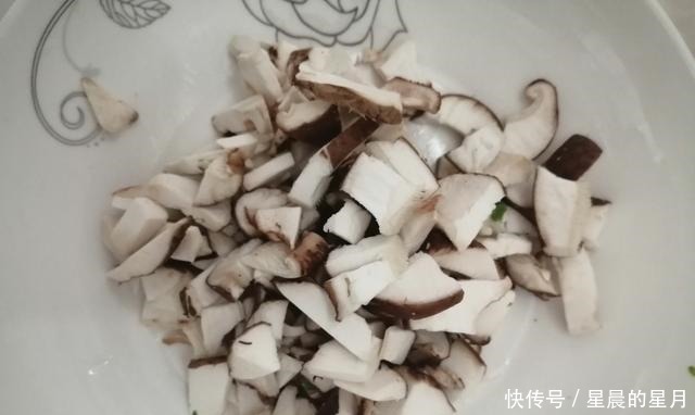 在家|宫保鸡丁怎么做高级大厨教你在家轻松制作这道中外名菜