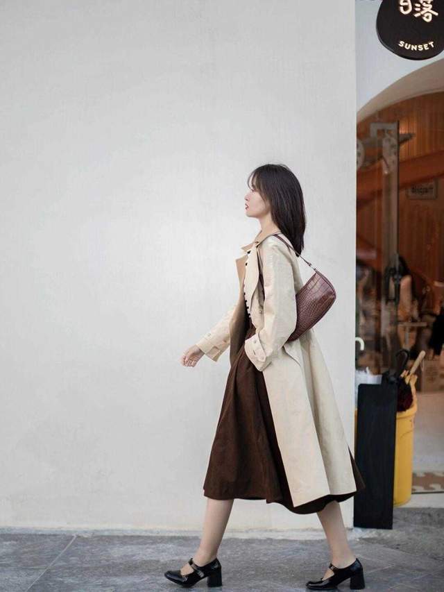 小姐姐|入秋外套不知如何选,一件风衣就够了,大气又时尚,还能提升气质