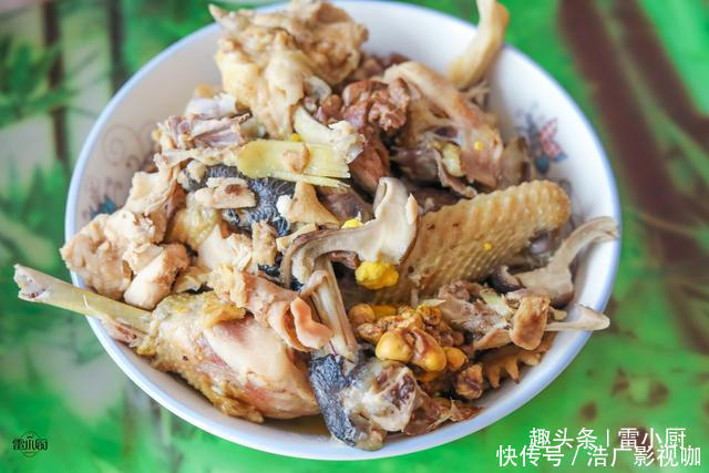 三爷爷家请吃饭,满满一桌农家菜,煮了2锅米饭,大伙吃了个精光