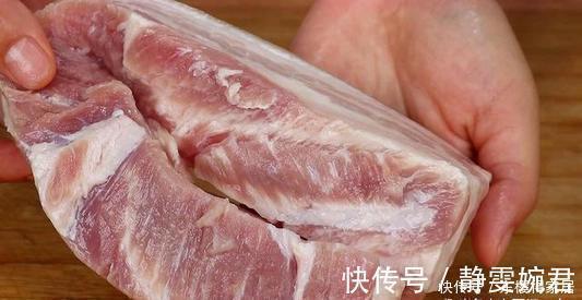 解冻肉先泡水就错了,肉店老板教我一招,迅速解冻吃着跟鲜肉一样