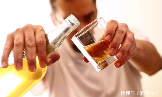 当心|当心!酒后4个习惯性动作,会慢慢“偷走”你的寿命,最好改正!