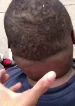 |搞笑GIF：霸气了我的姐 这辈子见过最拉风的走路姿势