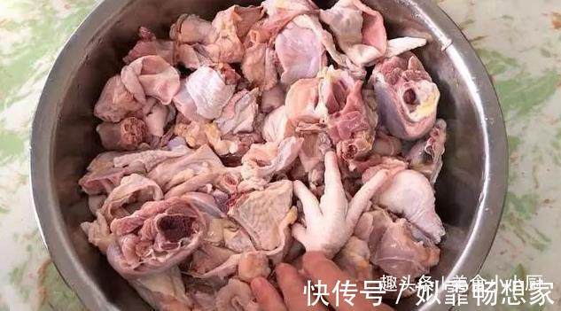 炖鸡时，有人直接炖，有人焯水，全不对，教你最正确做法，老香了