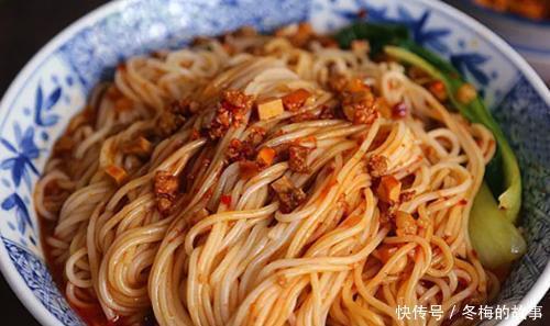 原来挂面也能这么好吃,油润开胃,好吃不腻,吃了一碗还想再吃!