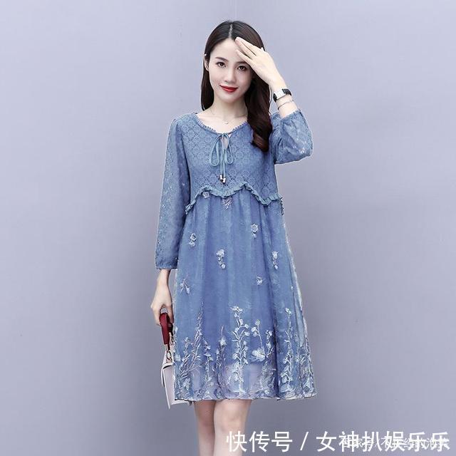 气质|真正高级感的女人,少不了一条“蕾丝裙”,配小高跟,尽显女人味