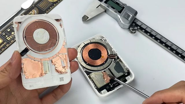 拆解|苹果全新 MagSafe 充电宝拆解：两块 5.733Wh 电池，结构精巧