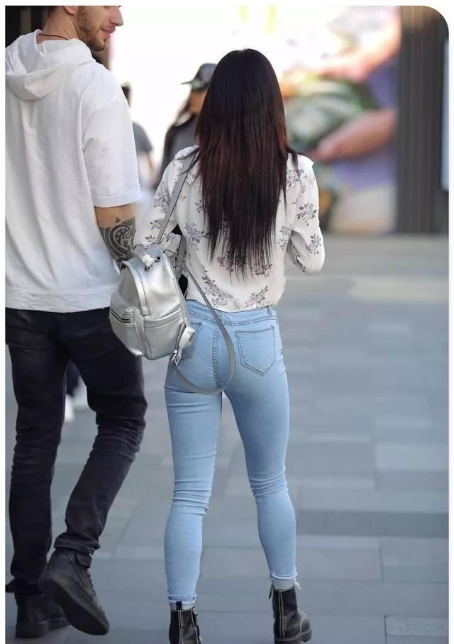 街上|街拍美女微胖界的女神,这样走在街上感觉怎么样