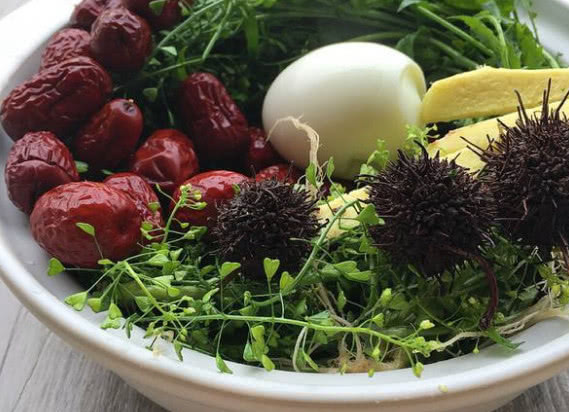 鸡蛋和“它”煮,眼睛明亮视力好,刮油洗肠,嘴巴不臭,皮肤水灵