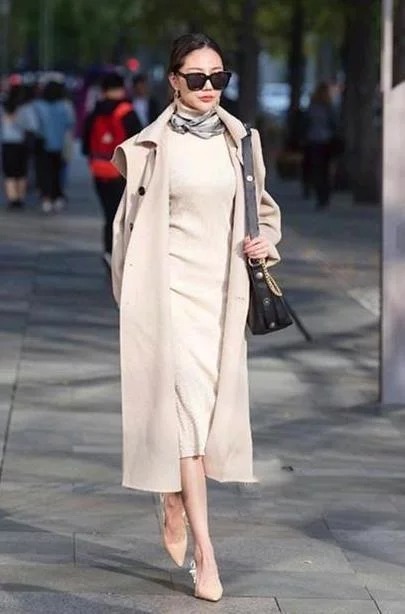 小姐姐|街拍:小姐姐长相精美气质优雅,身材曲线完美,魅力十足