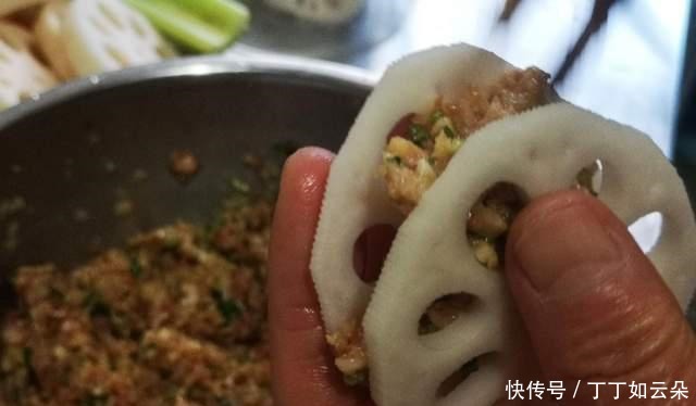 炸藕盒,调面糊用面粉还是淀粉3个窍门告诉你,焦香酥脆抢着吃