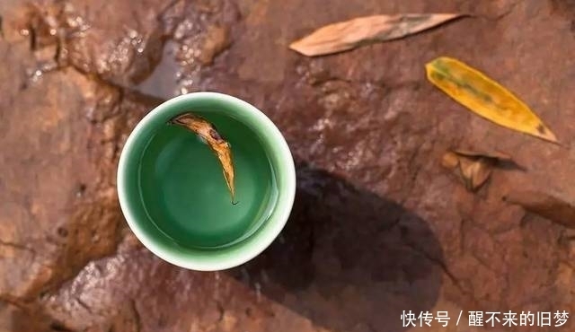 涓涓诗情悠悠:谁偕绿蚁赏蓝夜,隽语青山共