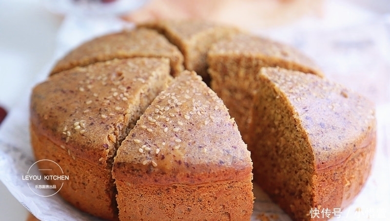 想吃枣糕,用电饭锅就能做,不用打发,不用发酵,拌好面糊就入锅