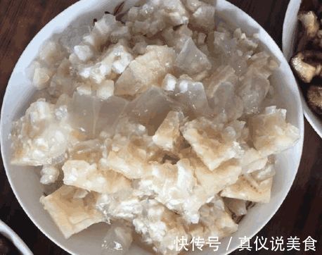 去对象家吃饭,一桌子菜很丰盛,有一道菜我却不敢吃,你来看看