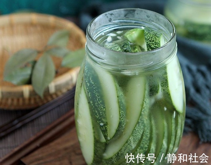酸黄瓜|黄瓜不要腌着吃了，切片泡一泡，当天做当天吃，无油清爽又解腻