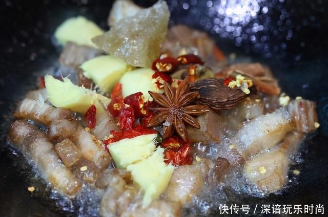  鲜豆角|干豆角怎么吃教你炖肉贴秋膘，豆角吸满了汤汁，混着米饭太香了