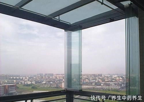 铝合金窗|封阳台不要傻傻用铝合金窗了,聪明人更爱装这种代替,后悔才发现!