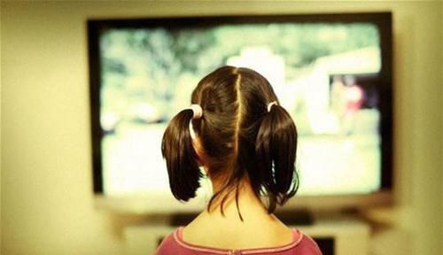 视力|三岁以内孩子看电视,影响视力是次要的,这四方面的危害才大
